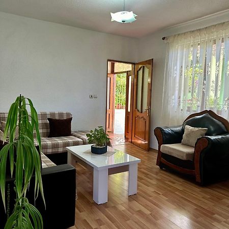 Jea House Appartement Pogradec Buitenkant foto